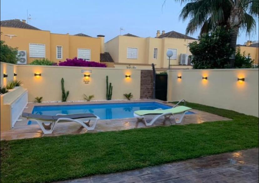 Casa de Férias Casa De Lujo Con Piscina A 5 Minutos Andando Del Recinto Ferial *