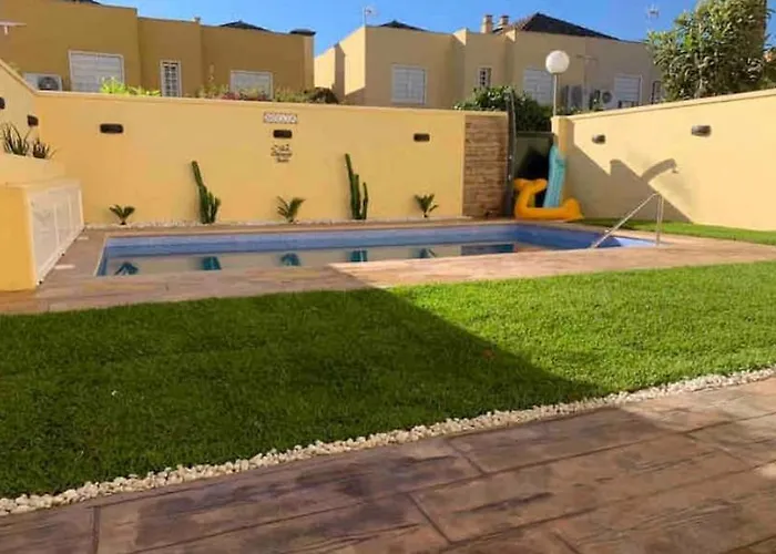 Casa De Lujo Con Piscina A 5 Minutos Andando Del Recinto Ferial
