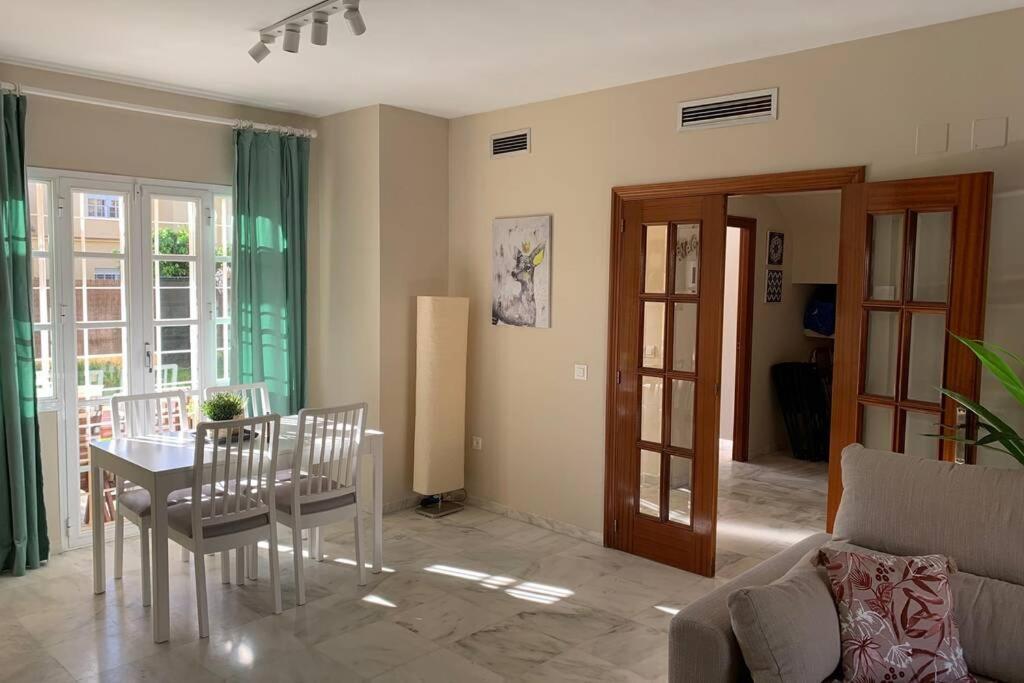 Casa De Lujo Con Piscina A 5 Minutos Andando Del Recinto Ferial *