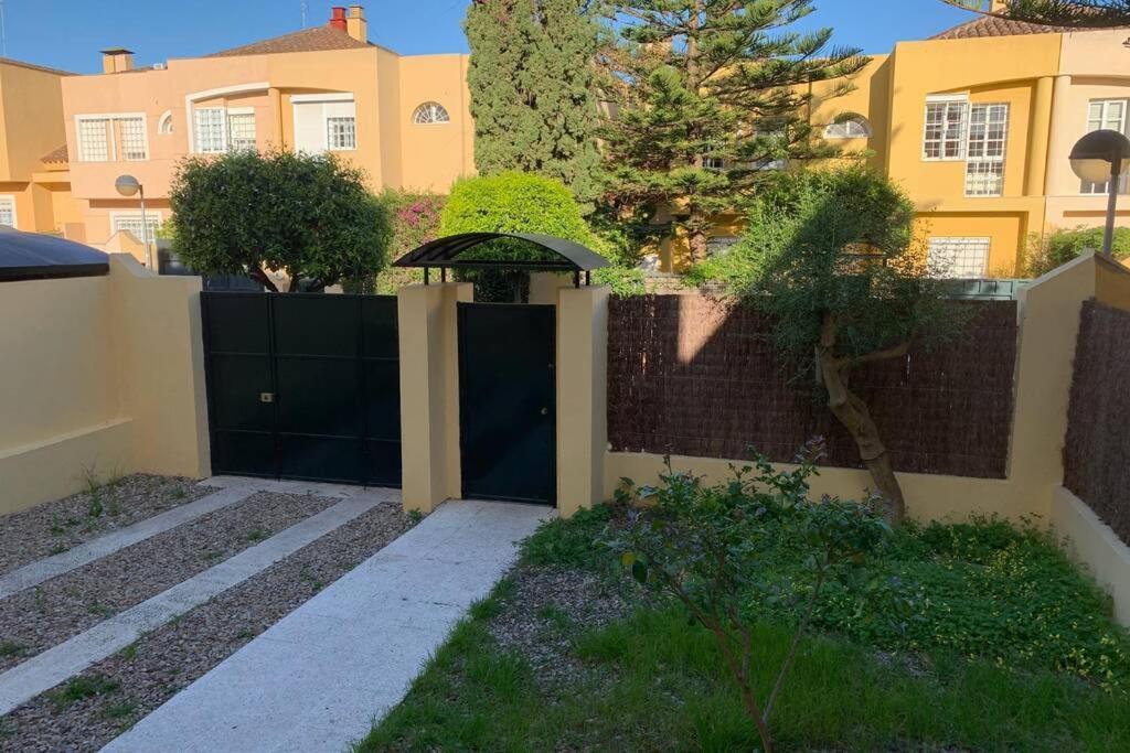 Casa De Lujo Con Piscina A 5 Minutos Andando Del Recinto Ferial Holiday home