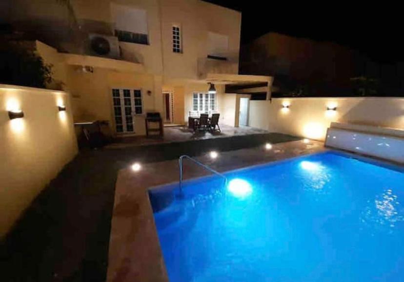 Casa De Lujo Con Piscina A 5 Minutos Andando Del Recinto Ferial Holiday home